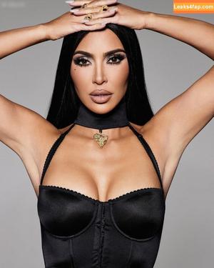 Kim Kardashian photo #2048