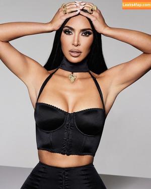 Kim Kardashian photo #2049
