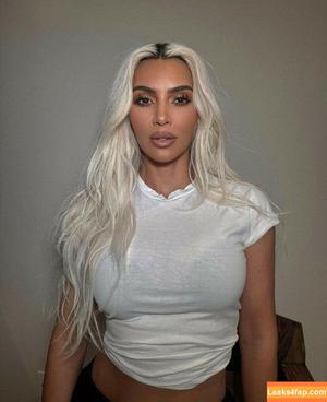 Kim Kardashian photo #2056