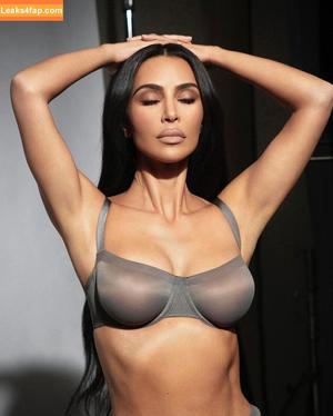 Kim Kardashian photo #2086