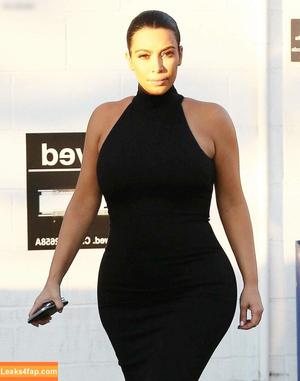 Kim Kardashian photo #2099