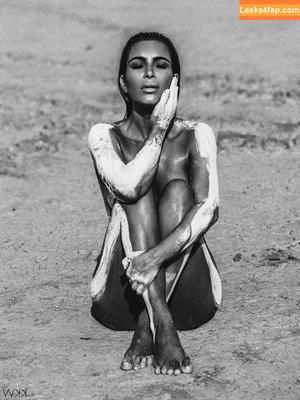 Kim Kardashian photo #2163