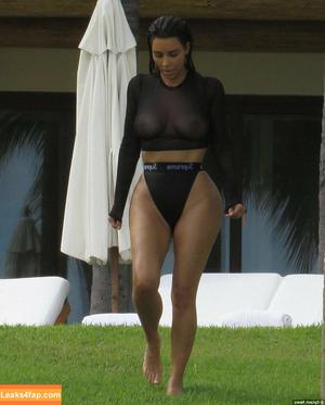 Kim Kardashian photo #2242