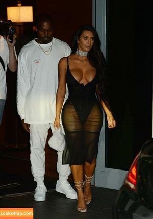 Kim Kardashian photo #2260