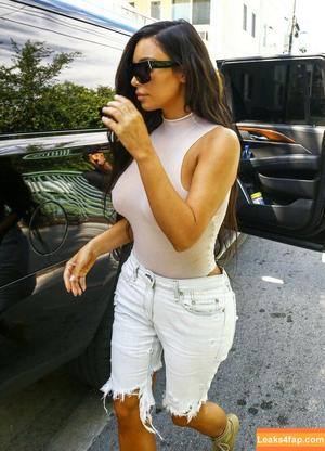 Kim Kardashian photo #2335