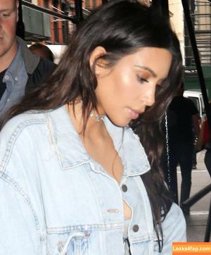 Kim Kardashian photo #2350