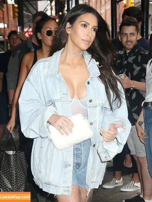 Kim Kardashian photo #2360