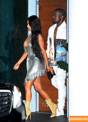 Kim Kardashian photo #2364