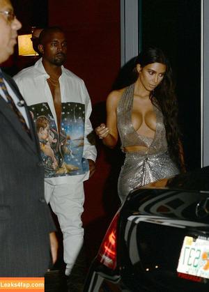 Kim Kardashian photo #2374