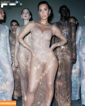 Kim Kardashian photo #2449