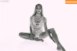 Kim Kardashian photo #2453