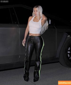 Kim Kardashian photo #2456