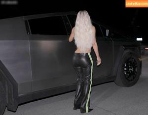 Kim Kardashian photo #2461