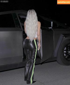 Kim Kardashian photo #2465