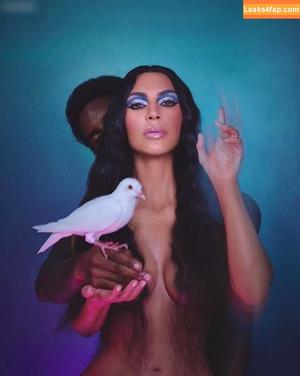 Kim Kardashian photo #2592