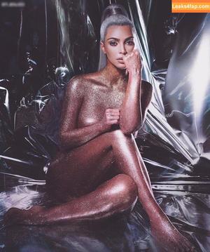 Kim Kardashian photo #2599