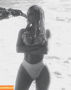 Kim Kardashian photo #2617