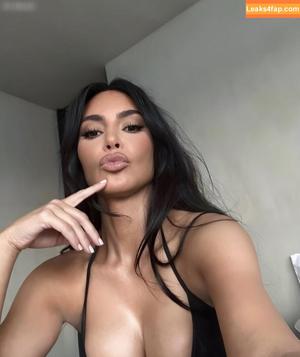 Kim Kardashian photo #2621