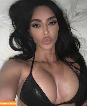 Kim Kardashian photo #2622