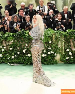 Kim Kardashian photo #2645