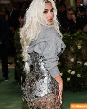 Kim Kardashian photo #2647