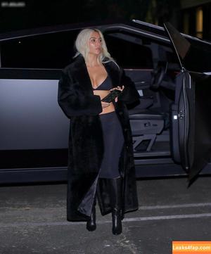 Kim Kardashian photo #2657