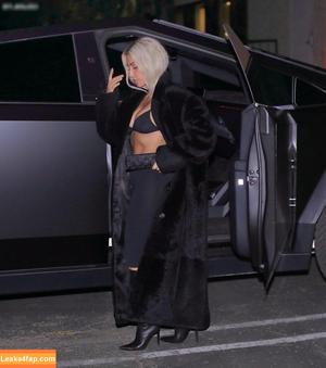 Kim Kardashian photo #2660