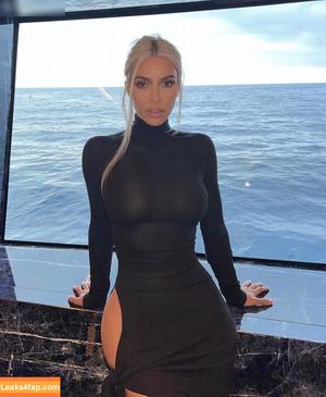 Kim Kardashian photo #2669