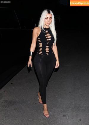 Kim Kardashian photo #2694