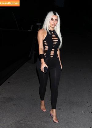 Kim Kardashian photo #2695