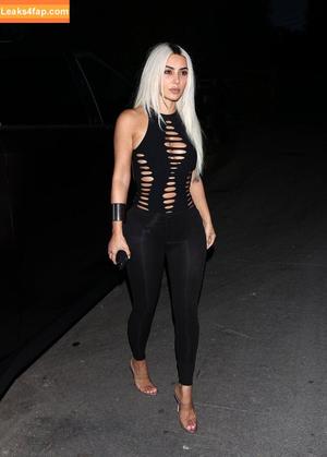 Kim Kardashian photo #2699