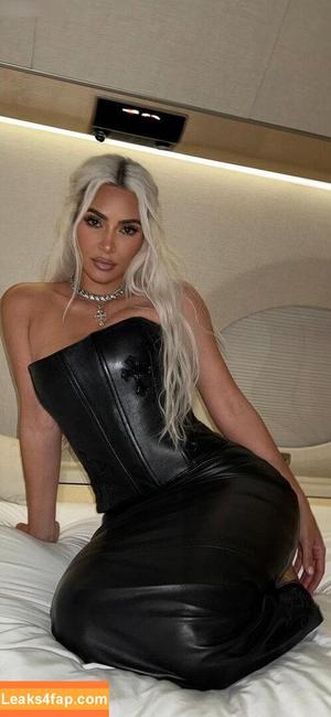 Kim Kardashian photo #2704