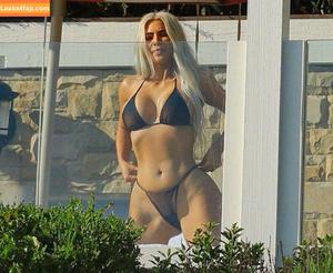 Kim Kardashian photo #2717