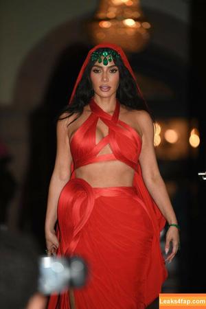 Kim Kardashian photo #2740