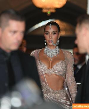 Kim Kardashian photo #2752