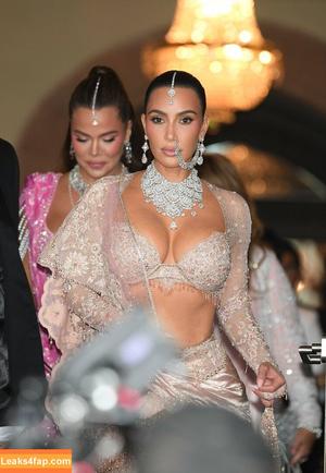 Kim Kardashian photo #2756