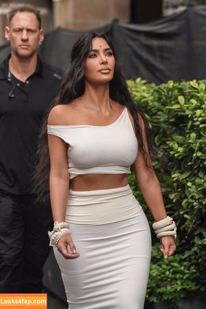 Kim Kardashian photo #2776