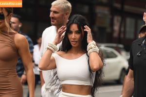 Kim Kardashian photo #2777