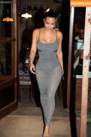 Kim Kardashian photo #2784