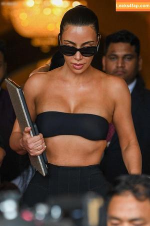 Kim Kardashian photo #2799