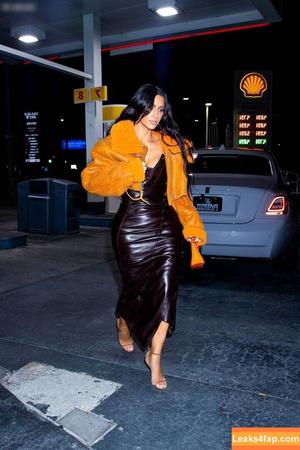 Kim Kardashian photo #2807