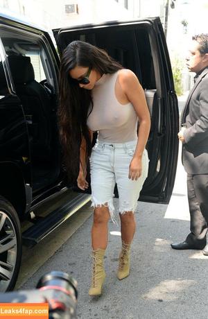 Kim Kardashian photo #2833