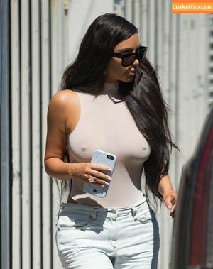 Kim Kardashian photo #2860