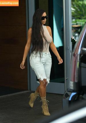 Kim Kardashian photo #2902