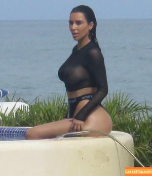Kim Kardashian photo #2920