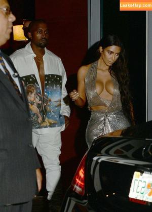 Kim Kardashian photo #2939