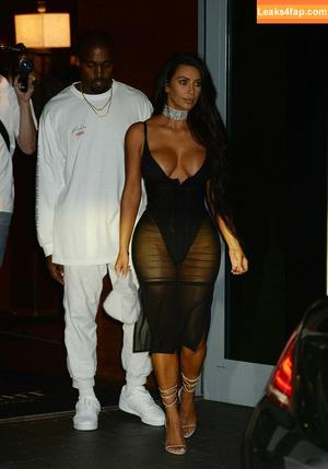 Kim Kardashian photo #2950