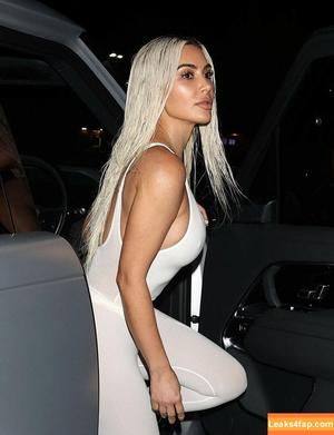 Kim Kardashian photo #2964