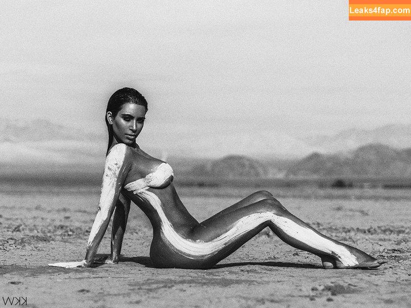 Kim Kardashian / https: / kimkadarshian / kimkardashian leaked photo photo #3024