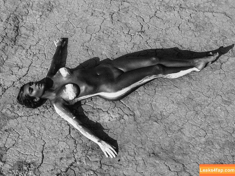 Kim Kardashian / https: / kimkadarshian / kimkardashian leaked photo photo #3026